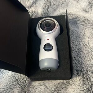 Samsun Gear 360 camera